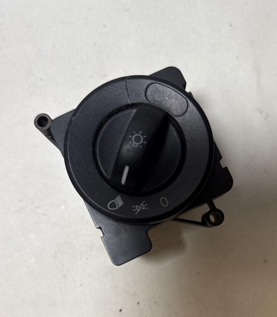 Freightliner Cascadia Headlight Switch A06-58685-001
