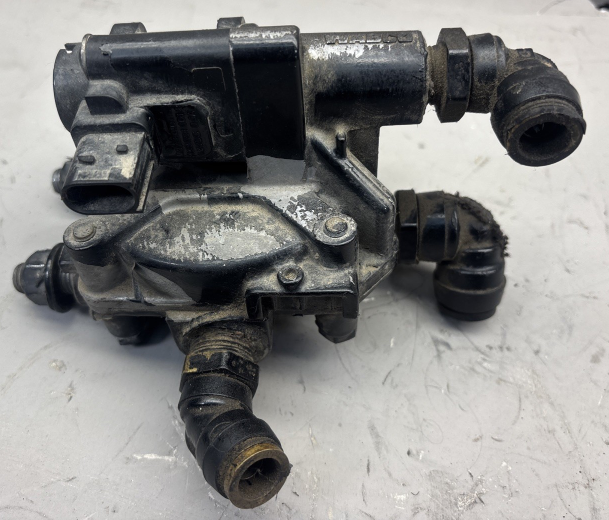 FREIGHTLINER CASCADIA REAR ABS BRAKE RELAY VALVE 4420010061 WABCO OEM