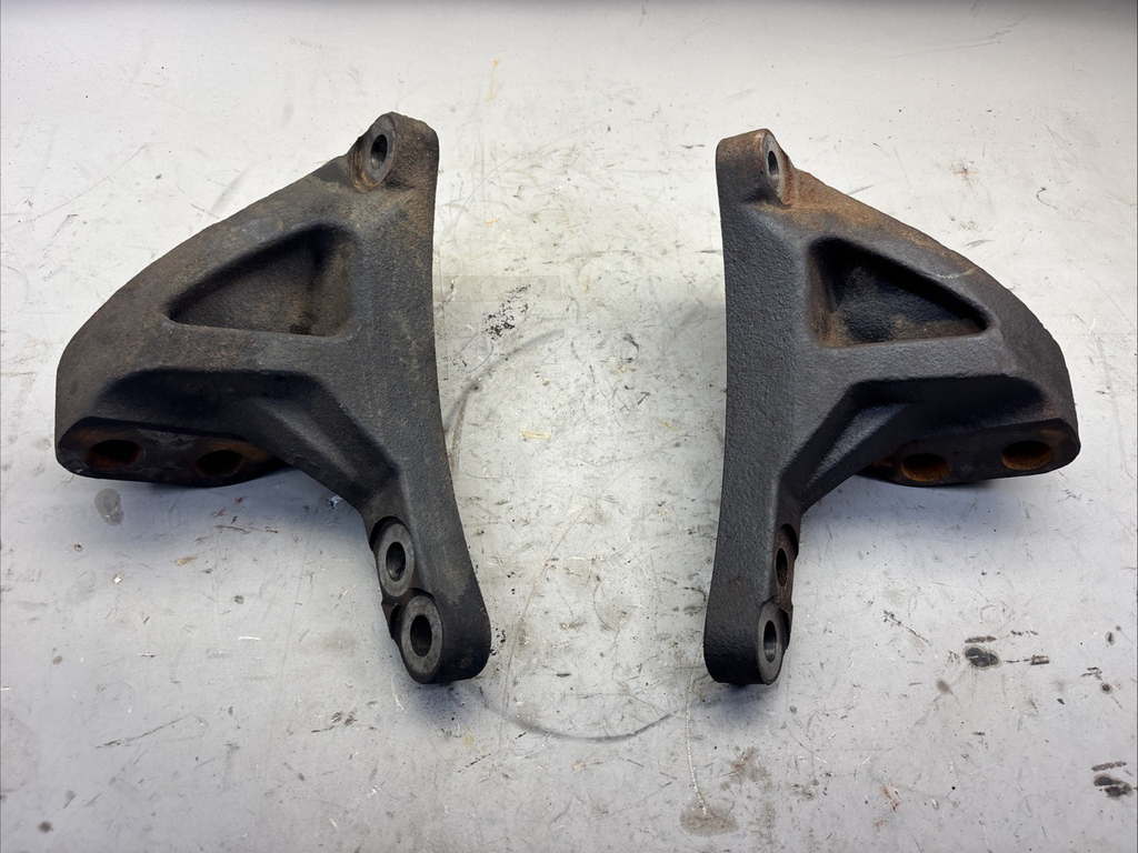 Freightliner Cascadia Detroit Diesel DD15 Engine Mount 01-34045-001  / 000 OEM