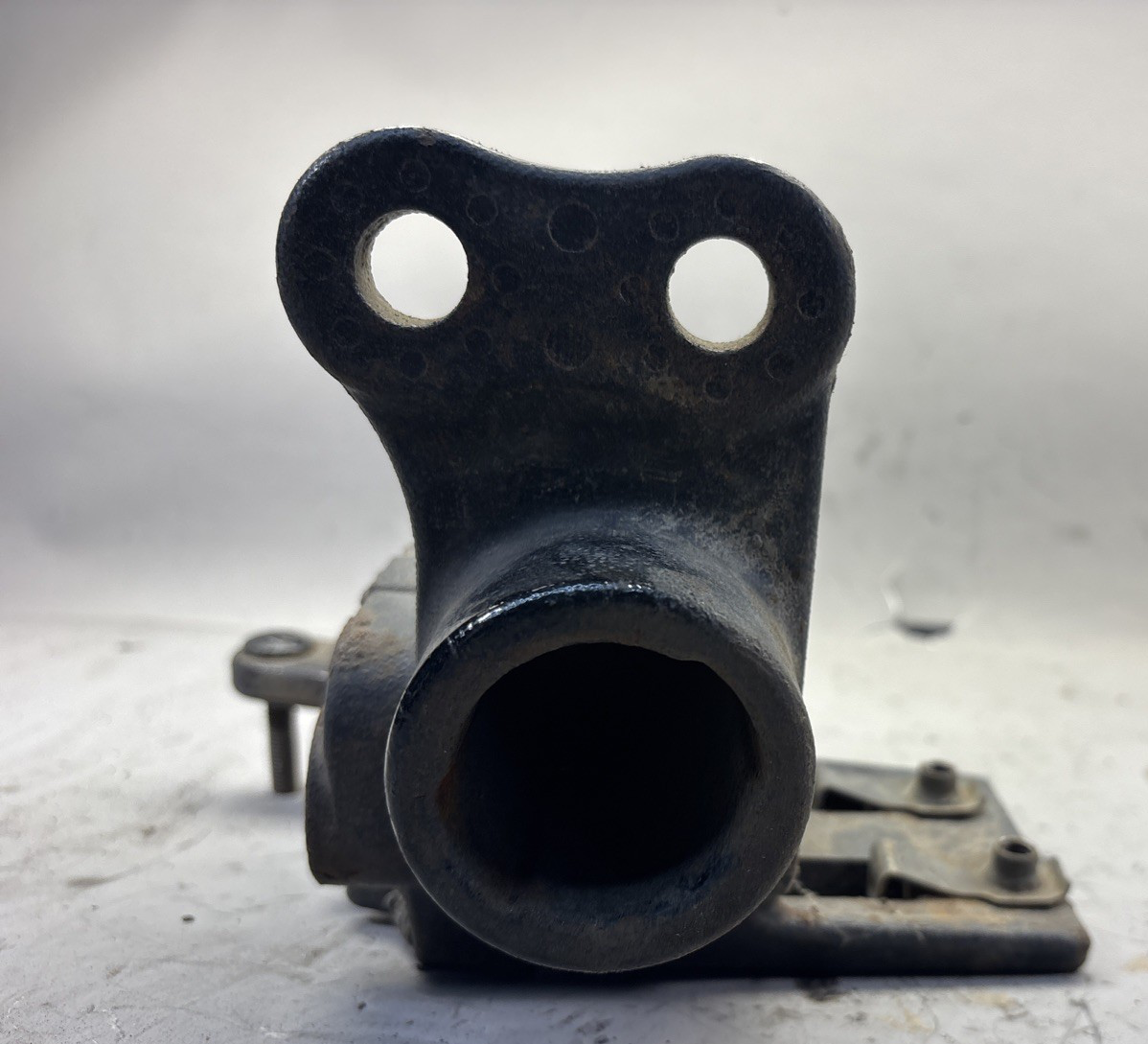 FREIGHTLINER - Tow Housing Brkt, RH A15-27959-005