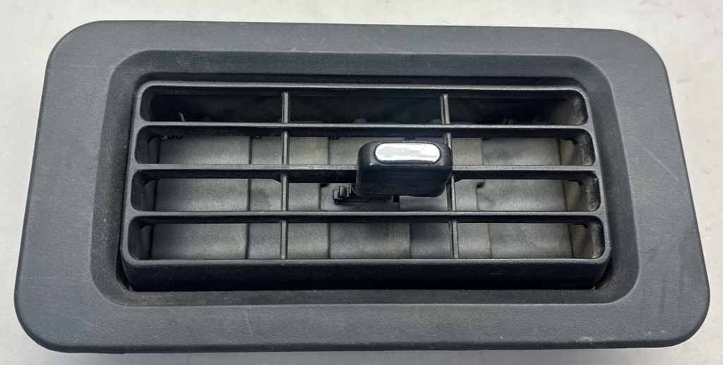 PACCAR   DASH LOUVERT VENT    U45-1002 / 07785AA / 1-INJ-844-101