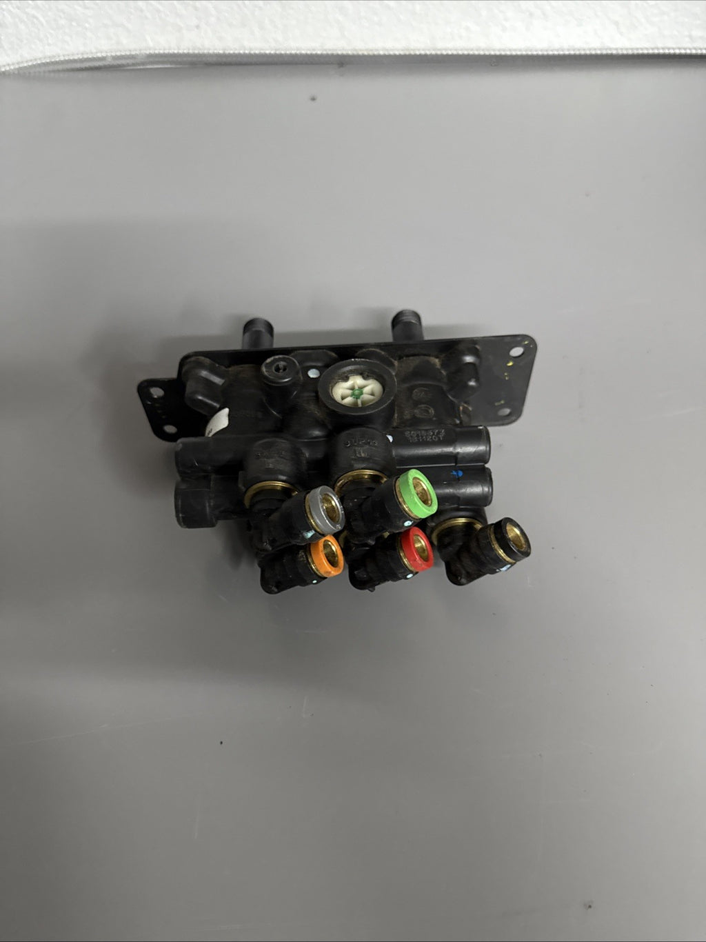 BENDIX BRAKE VALVE 5018303