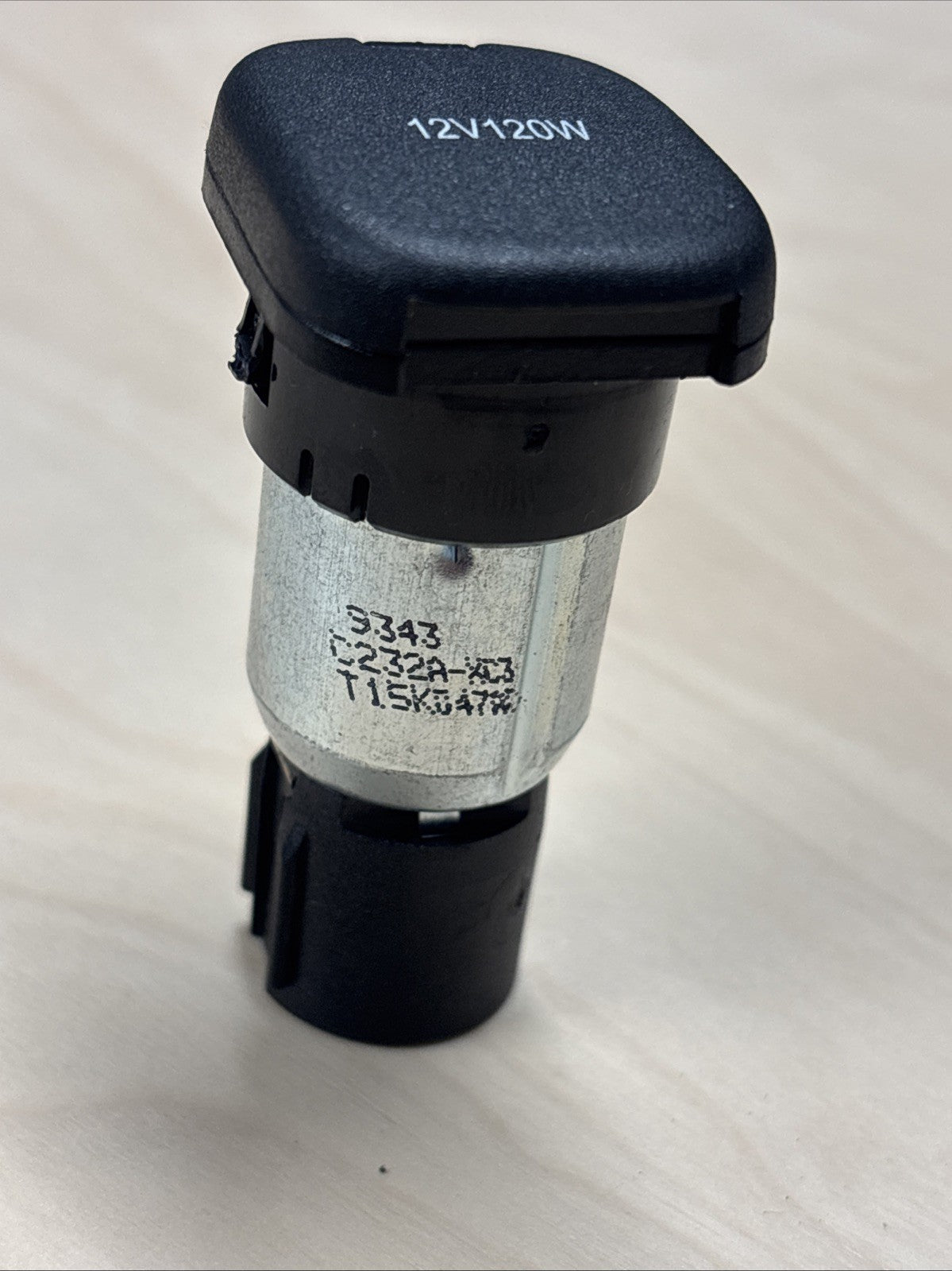 9343-AA POWER OUTLET PLUG/SOCKET 12V120W T15K047AC