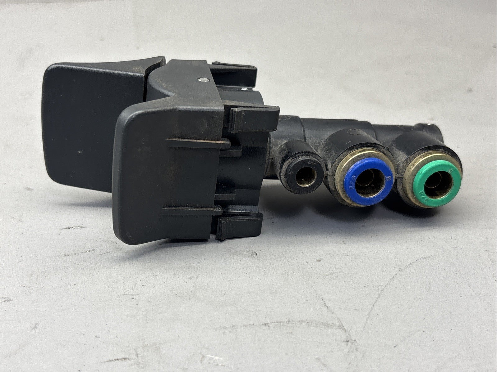 KENWORTH T680 DASH TRAILER BRAKE VALVE G90-1260-001