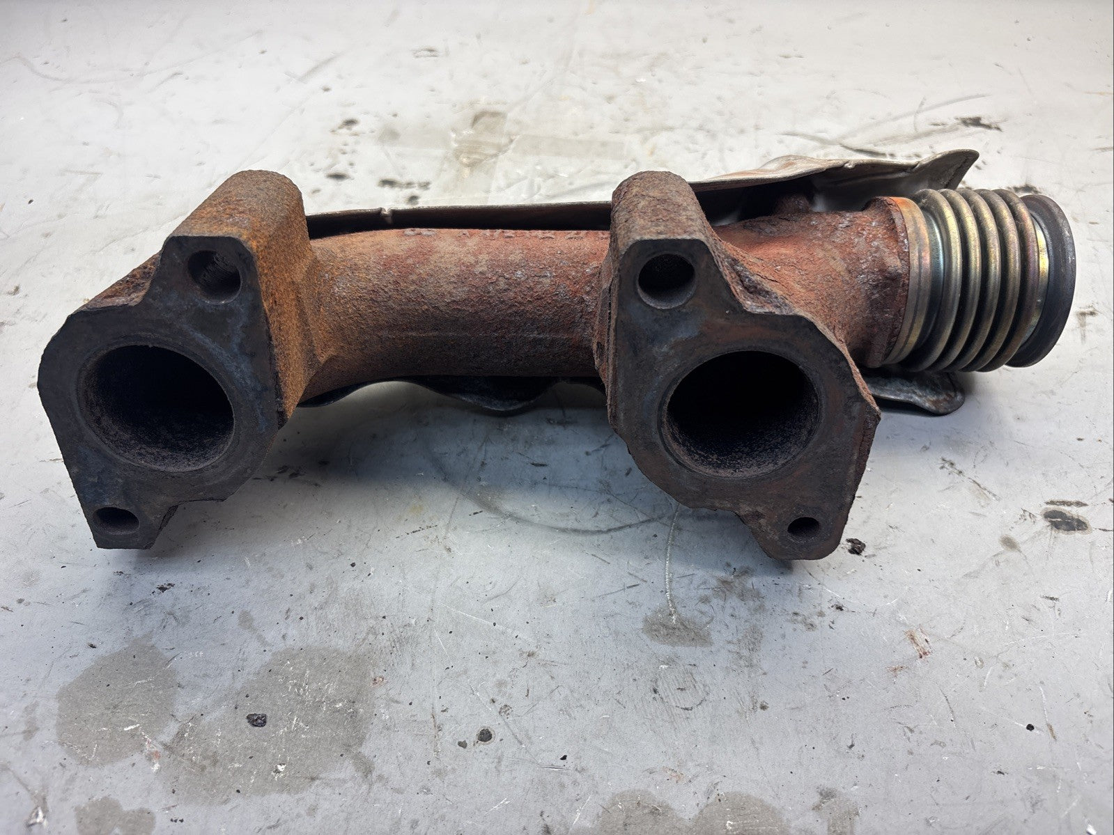 Detroit DD15 Exhaust Manifold A 472 142 27 01/001