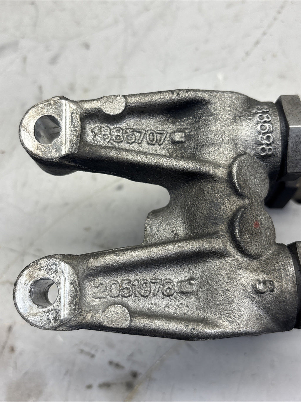 PACCAR FUEL ENGINE BRACKET 2051978
