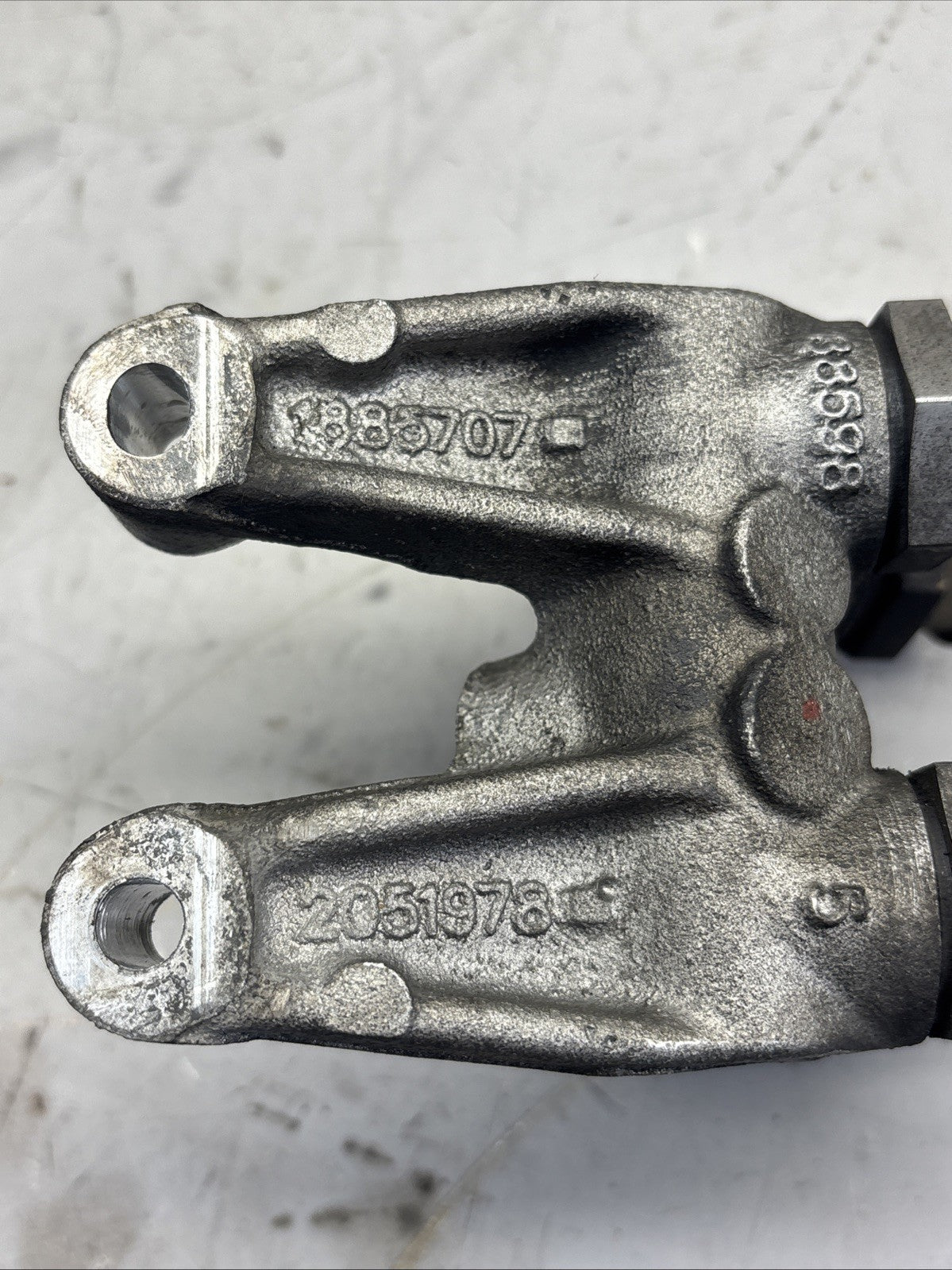 PACCAR FUEL ENGINE BRACKET 2051978