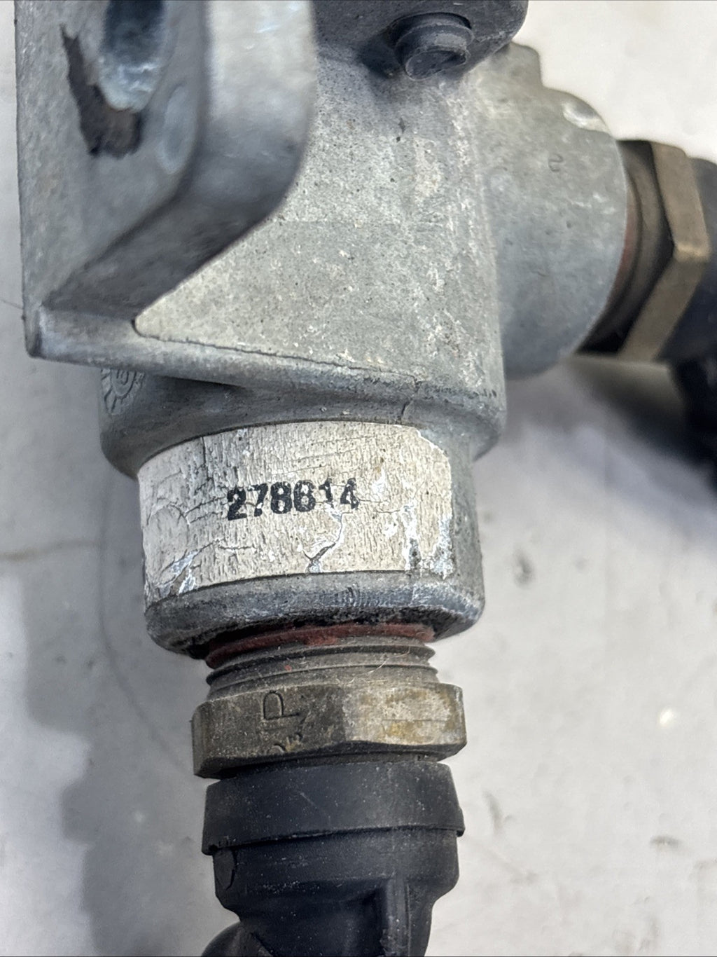 FREIGHTLINER CASCADIA DOUBLE CHECK VALVE 278614 BENDIX OEM