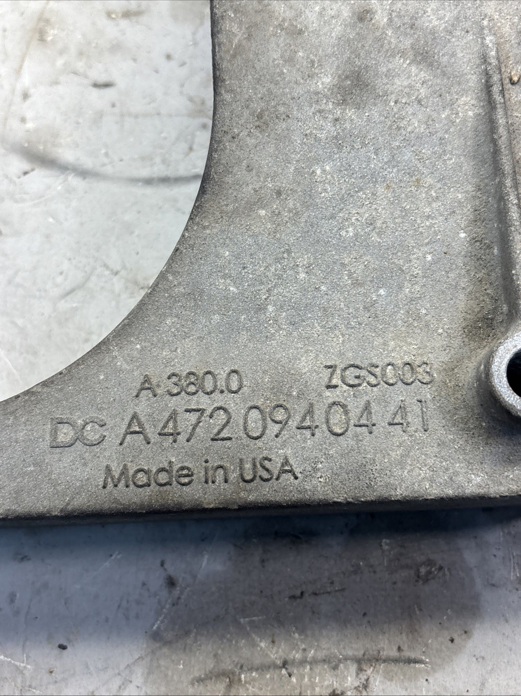 FREIGHTLINER CASCADIA AIR CLEANER SUPPORT BRACKET A4720940441 OEM