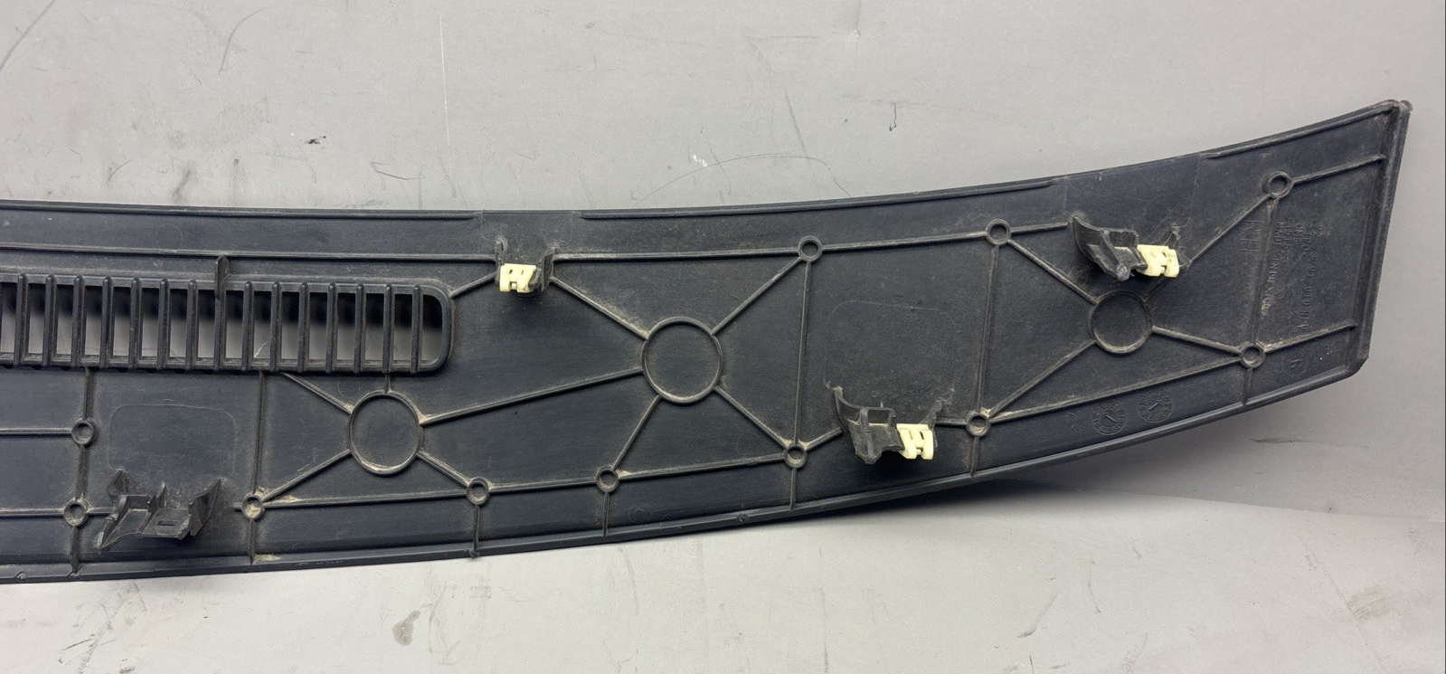 FREIGHTLINER CASCADIA RIGHT DASH BOARD VENT PANEL TRIM COWEL 22-73791-010
