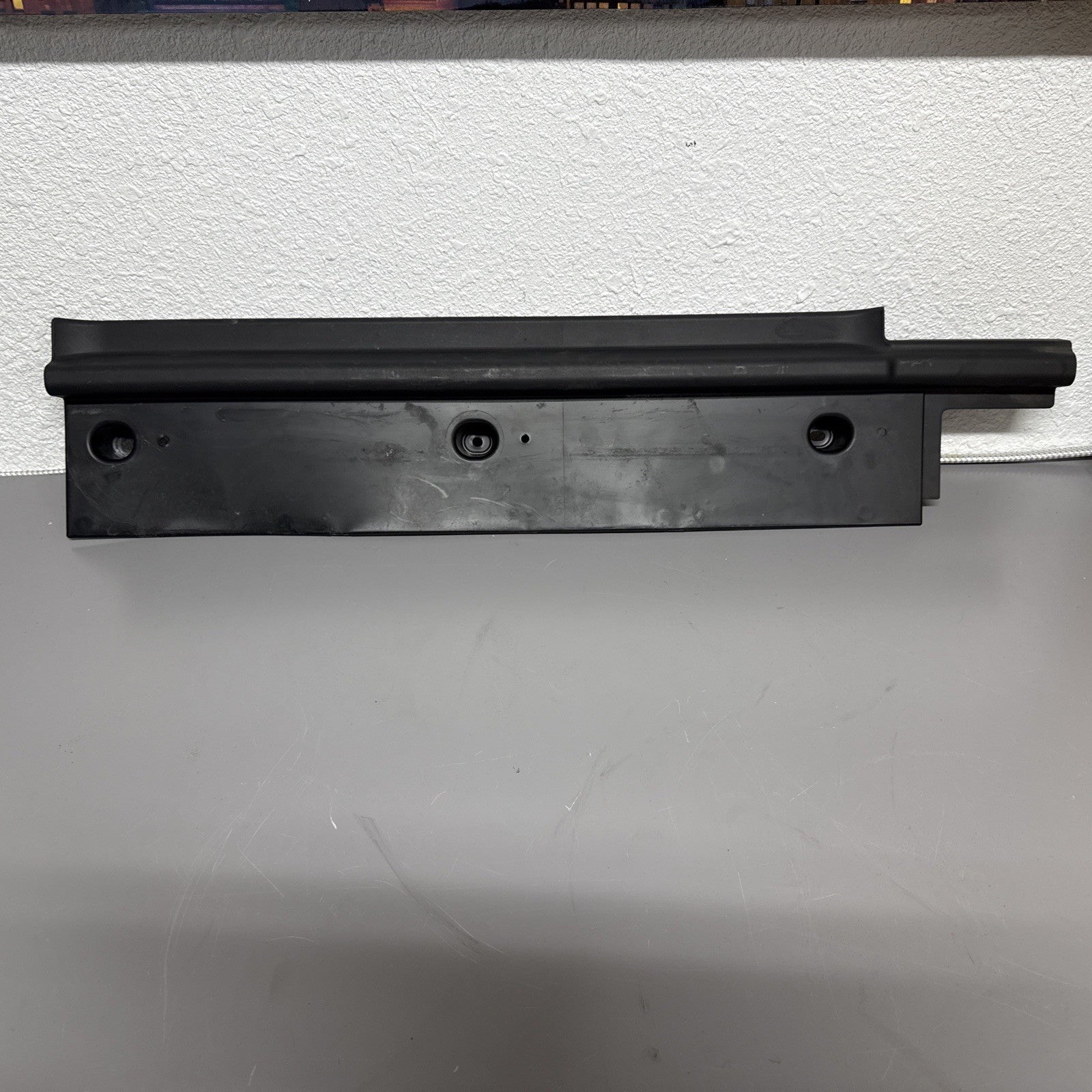 Freightliner Cascadia LH Baggage Door Sill 18-58982-000