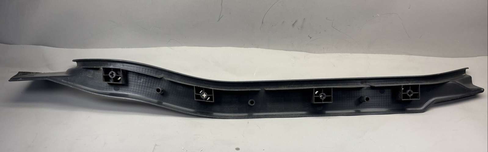 2003-2018 VOLVO VNL RIGHT PASSENGER SIDE DOOR SILL MOLDING TRIM 3176487 OEM