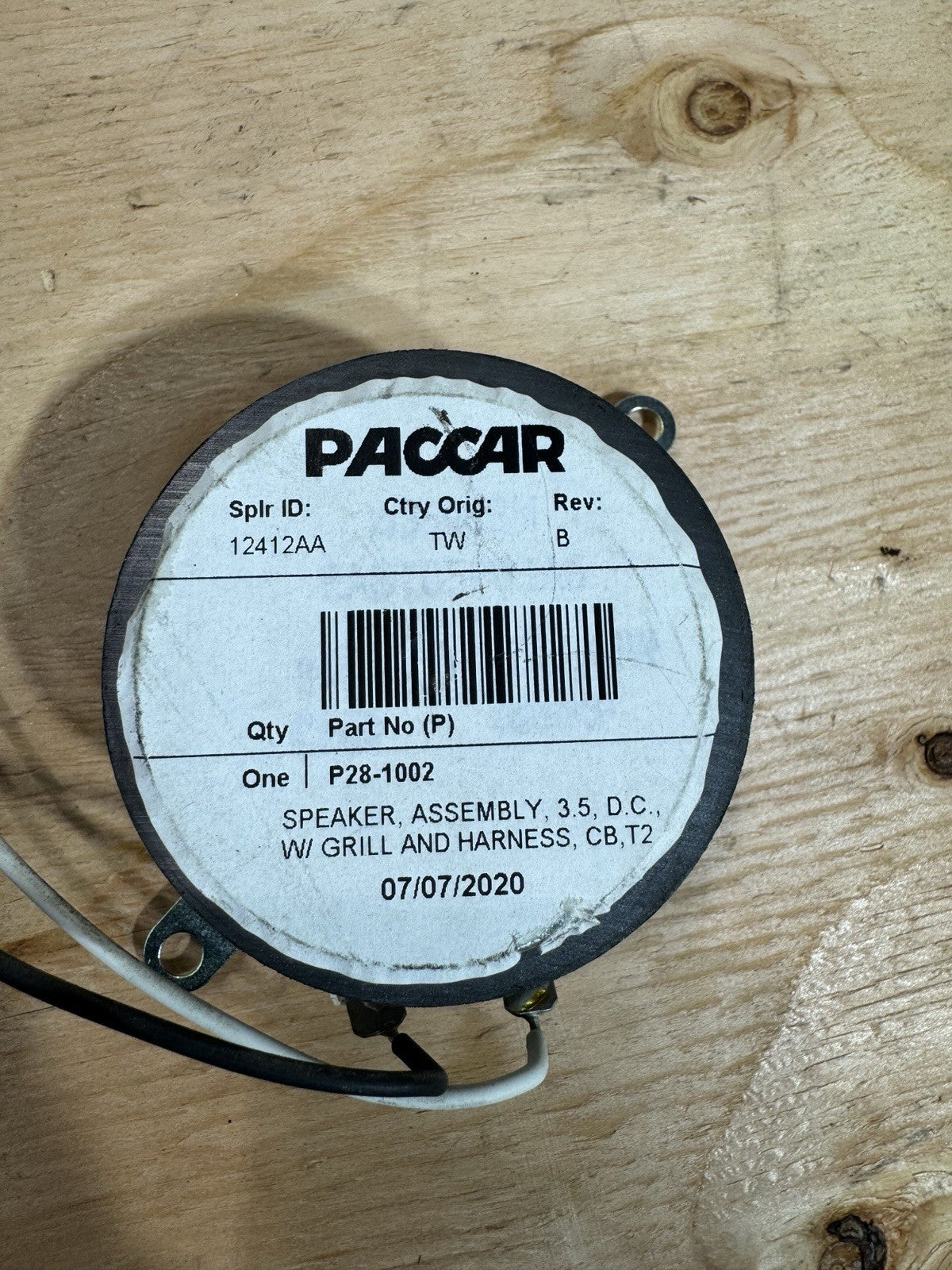 Kenworth and Peterbilt P28-1002 Speaker   3 1/2 In.