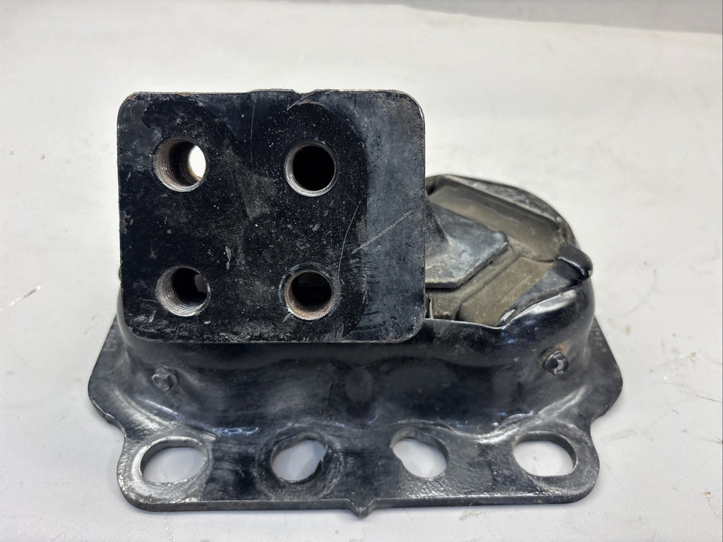 A00-1085-004 PACCAR MX-13 REAR ENGINE MOUNT