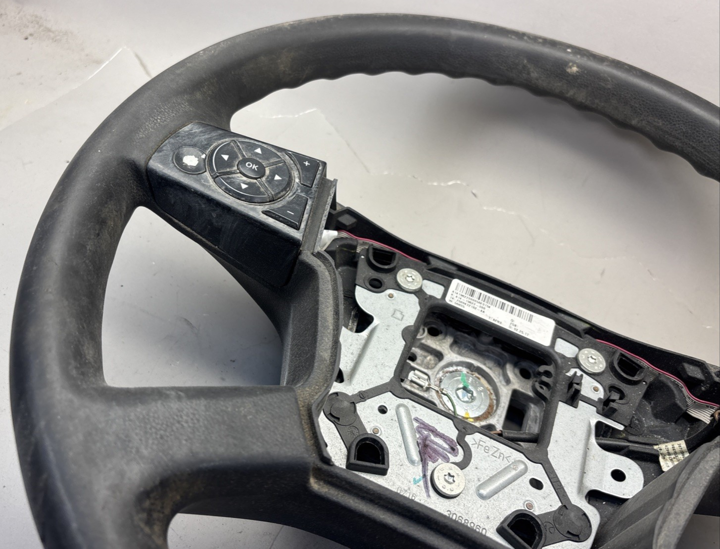 FREIGHTLINER CASCADIA STEERING WHEEL BLACK RUBBER