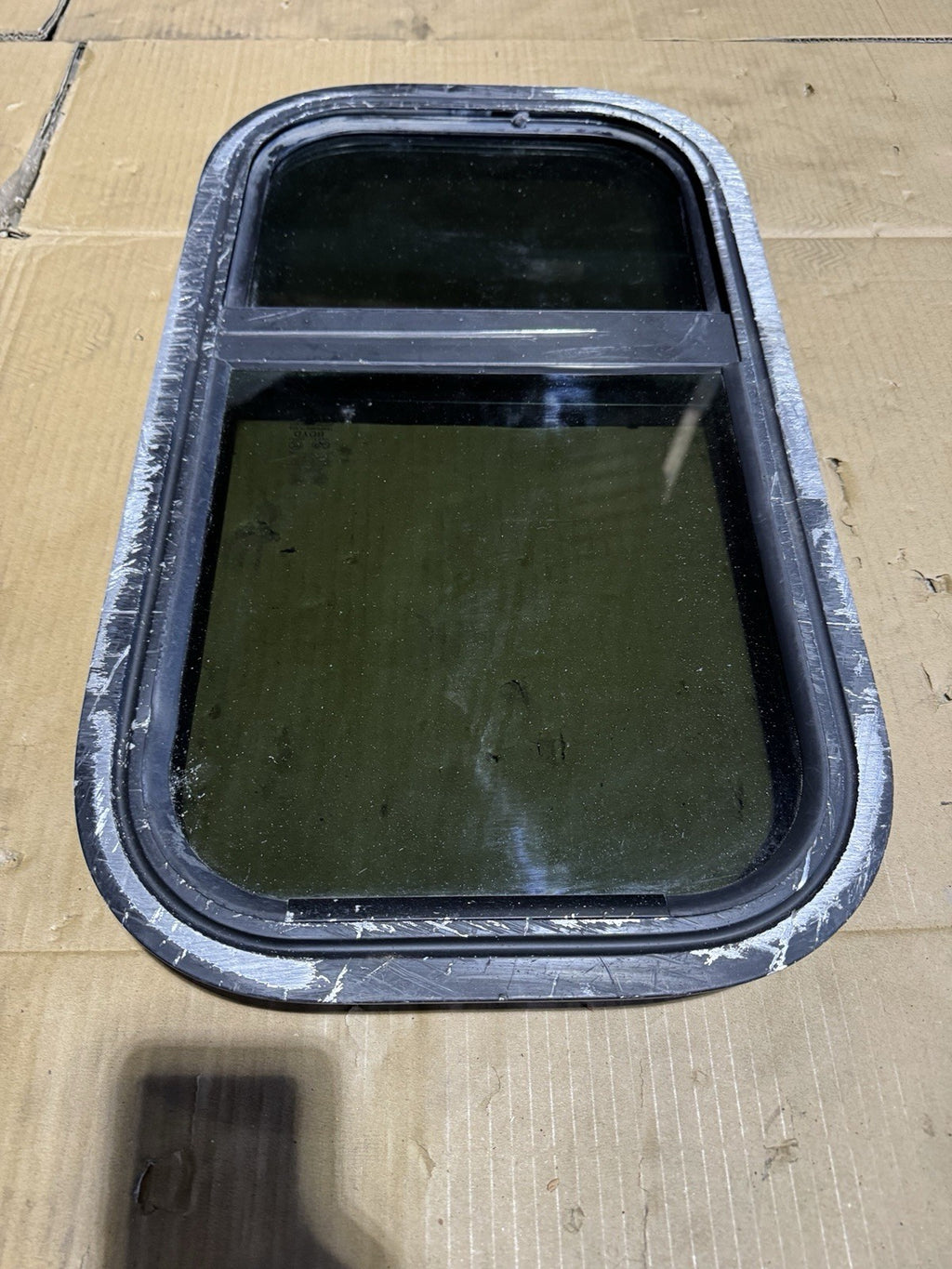 2018-2024 FREIGHTLINER CASCADIA REAR LEFT SIDE LOWER SLEEPER QUARTER GLASS OEM