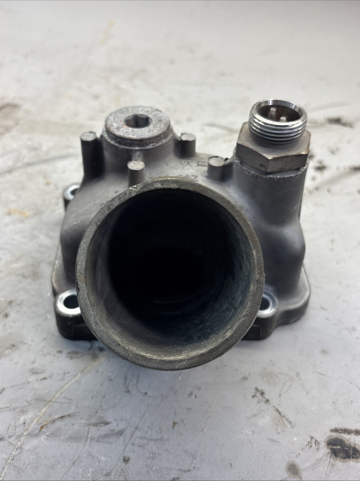 Detroit DD15 Thermostat Housing  A 472 203 15 31