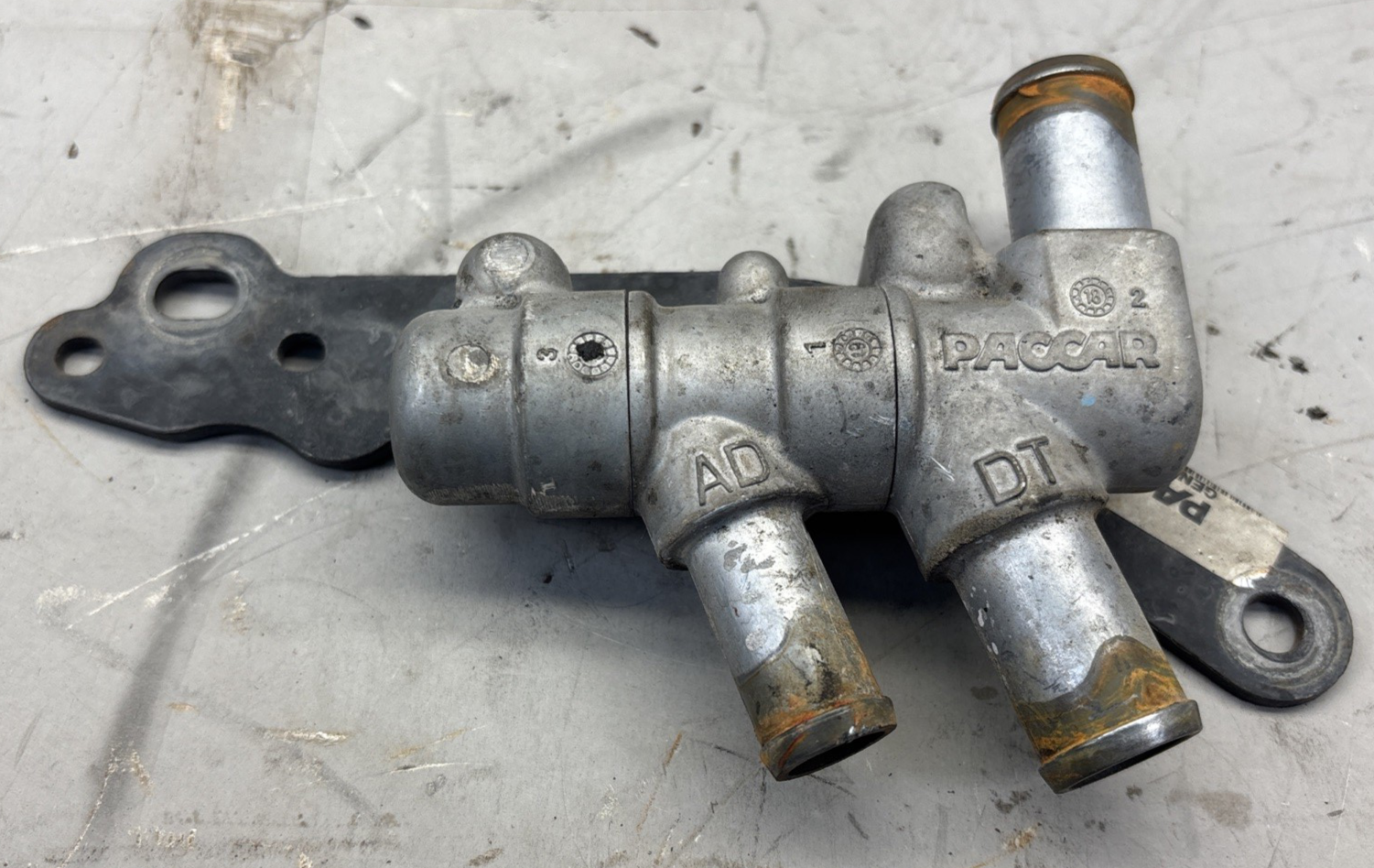 2019 Paccar MX-13 EPA 17 Water Diverter tube v58-1084-65100 / 16046690