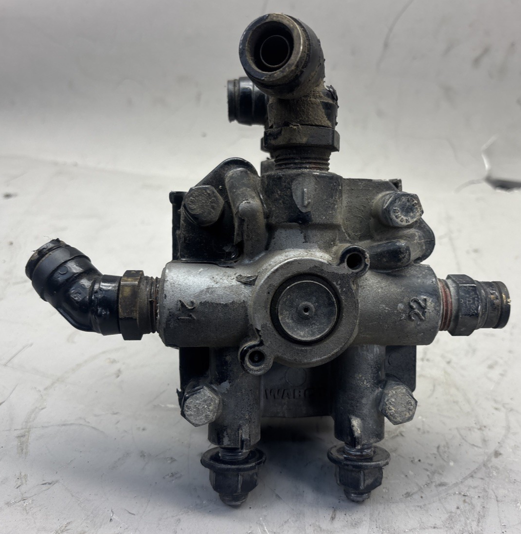 FREIGHTLINER CASCADIA REAR ABS BRAKE RELAY VALVE 4420010061 WABCO OEM