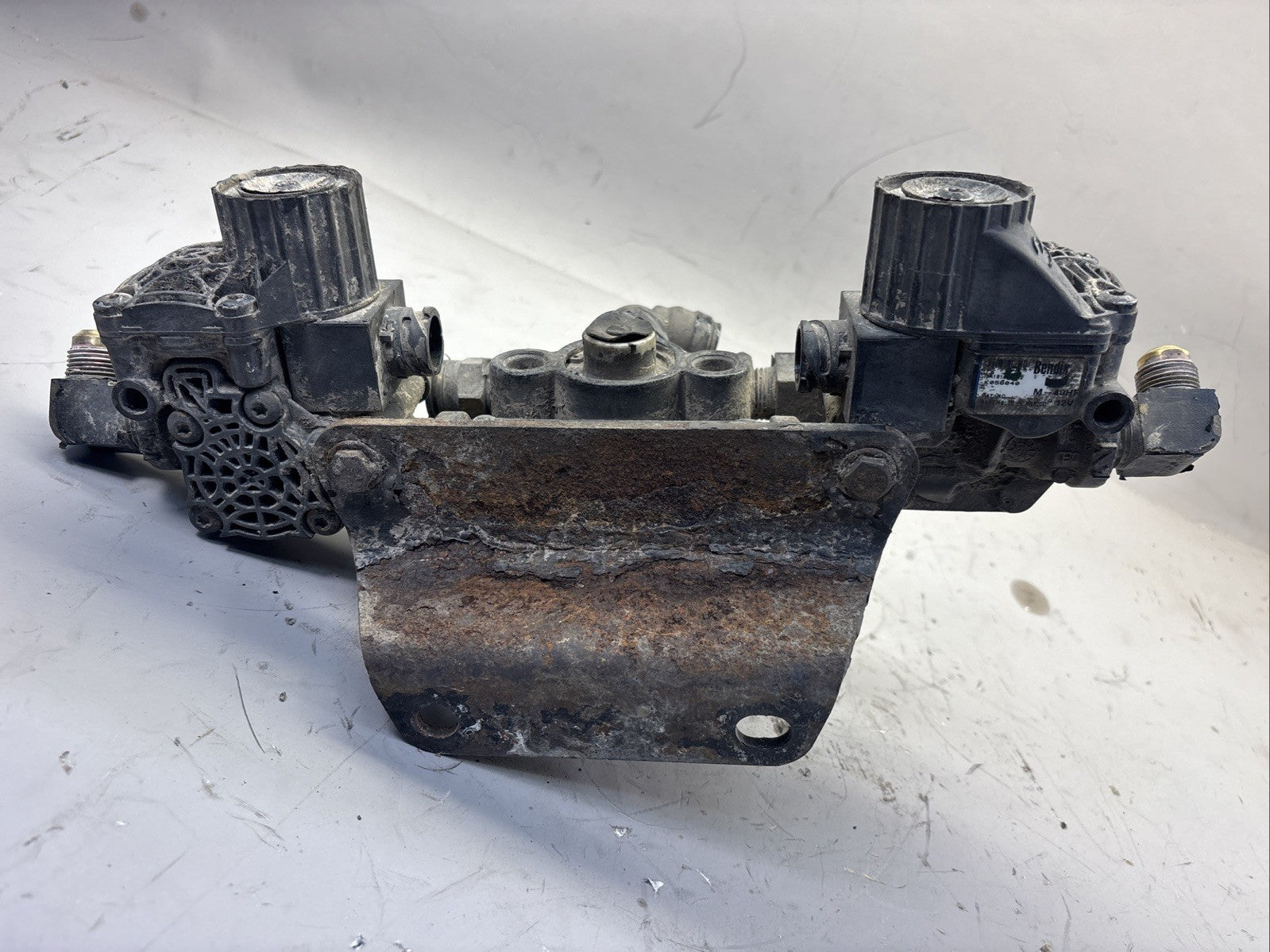 BENDIX ESSEMBLY  VALVE T-5019483 W/ ABS VALVE BENDIX K056040 ABS MODULATOR VALVE