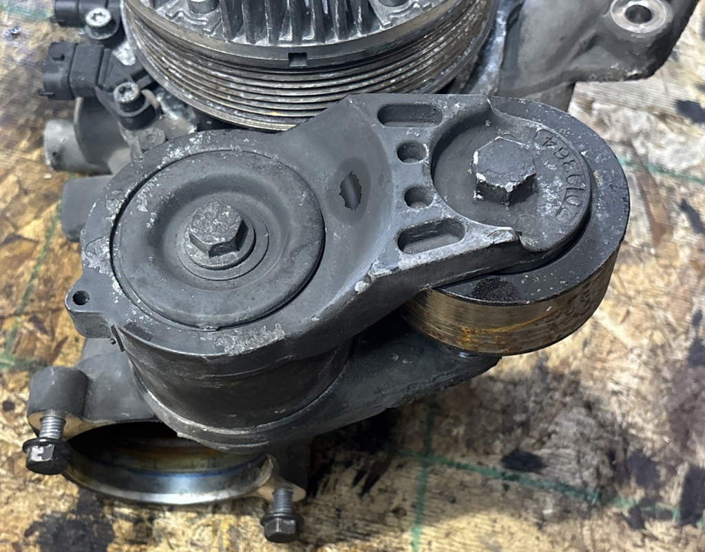 PACCAR WARER PUMP HOUSING W PUMP 931278 02