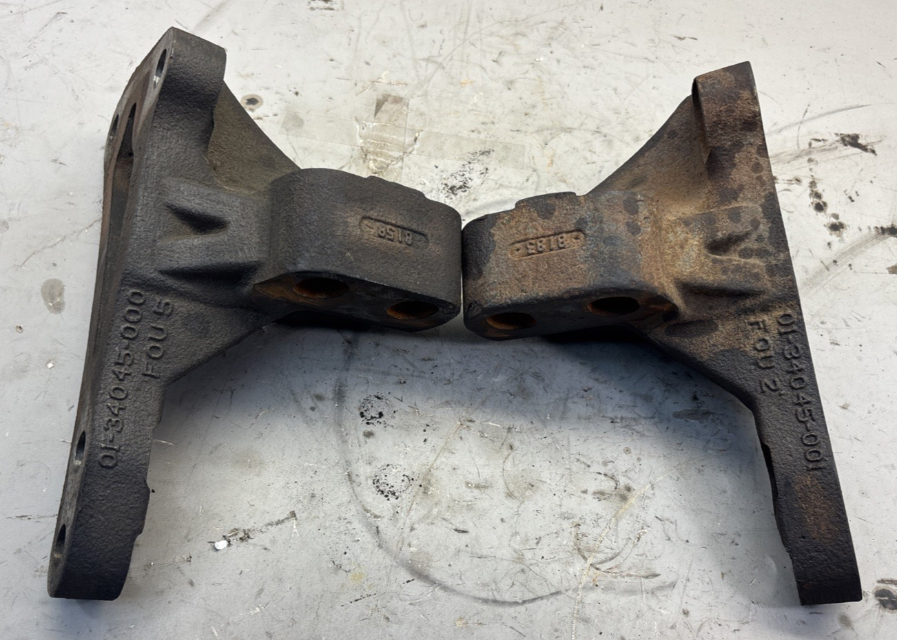 Freightliner Cascadia Detroit Diesel DD15 Engine Mount 01-34045-001  / 000 OEM