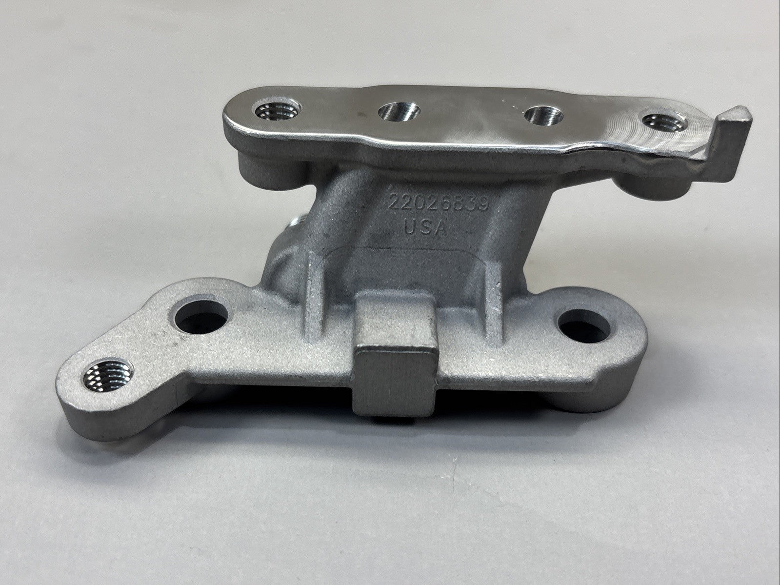 22026839 Volvo / Mack Truck Mounting Plate