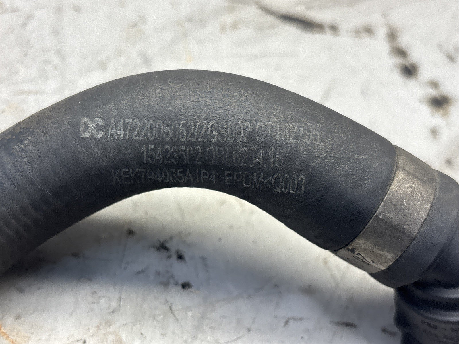 FREIGHTLINER CASCADIA AIR COMPRESSOR COOLANT LINE HOSE PIPE OEM A4722005052