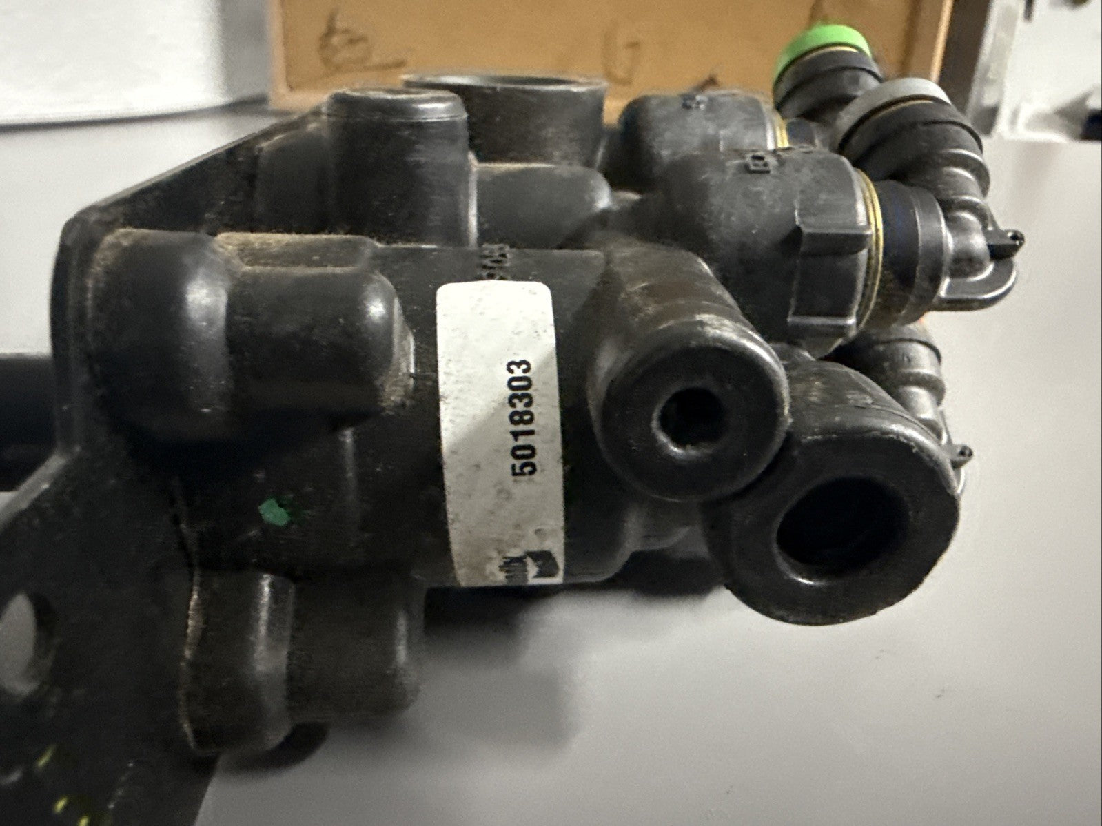 BENDIX BRAKE VALVE 5018303
