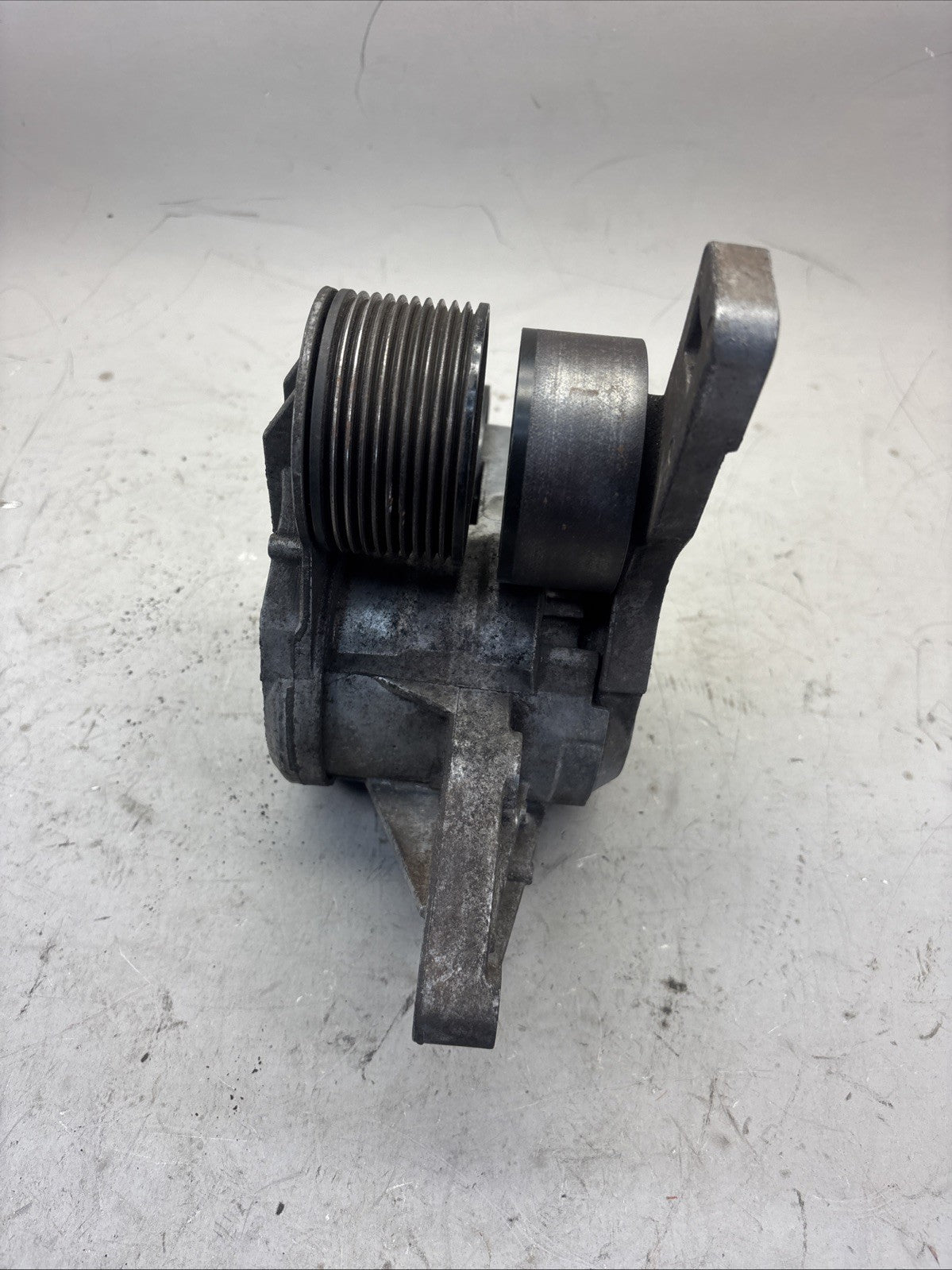 2018-2024 FREIGHTLINER CASCADIA FAN ACCESSORY BELT TENSIONER A4722001370 OEM