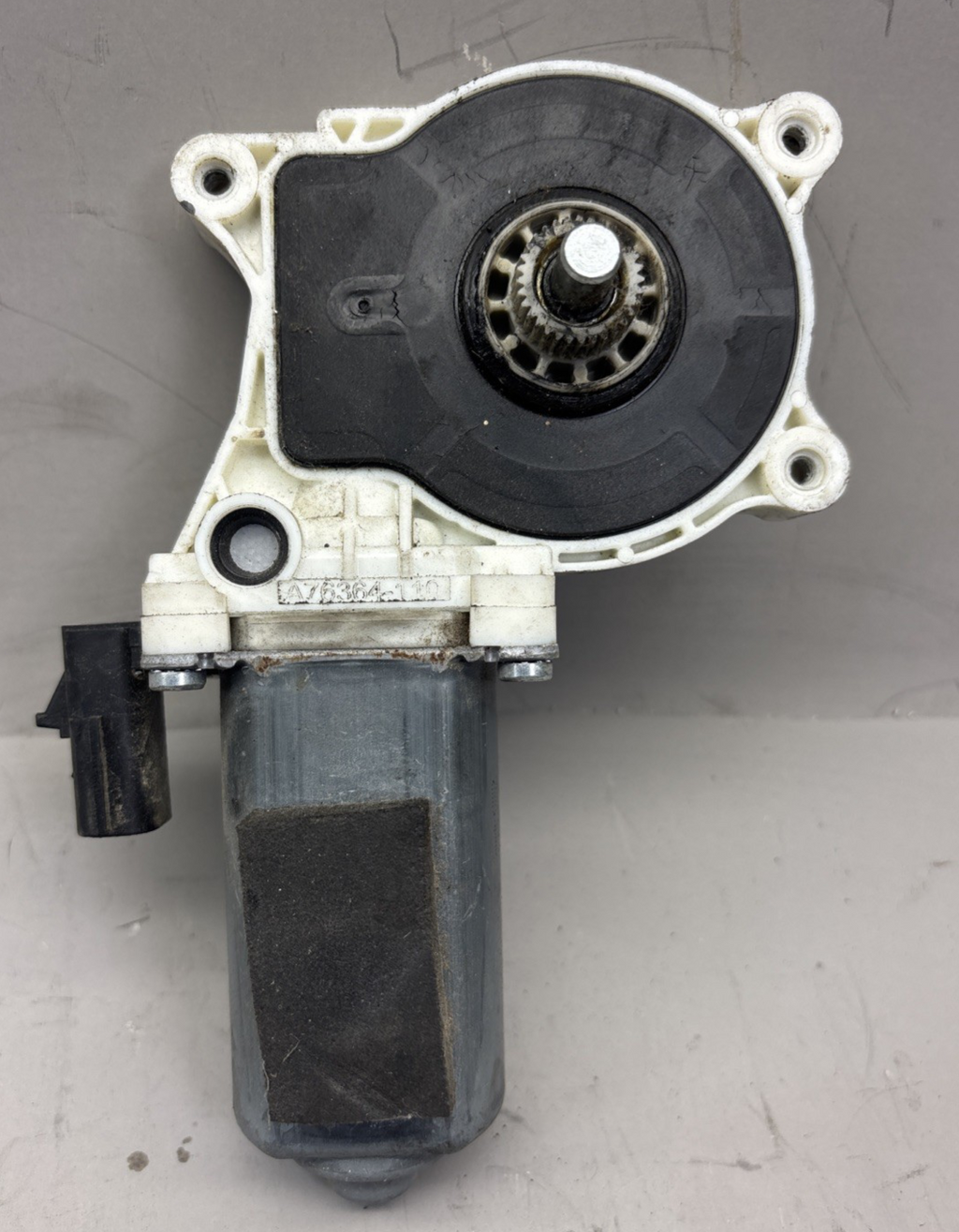 Freightliner Cascadia Front Driver Door Window Glass Regulator Motor A76364-110