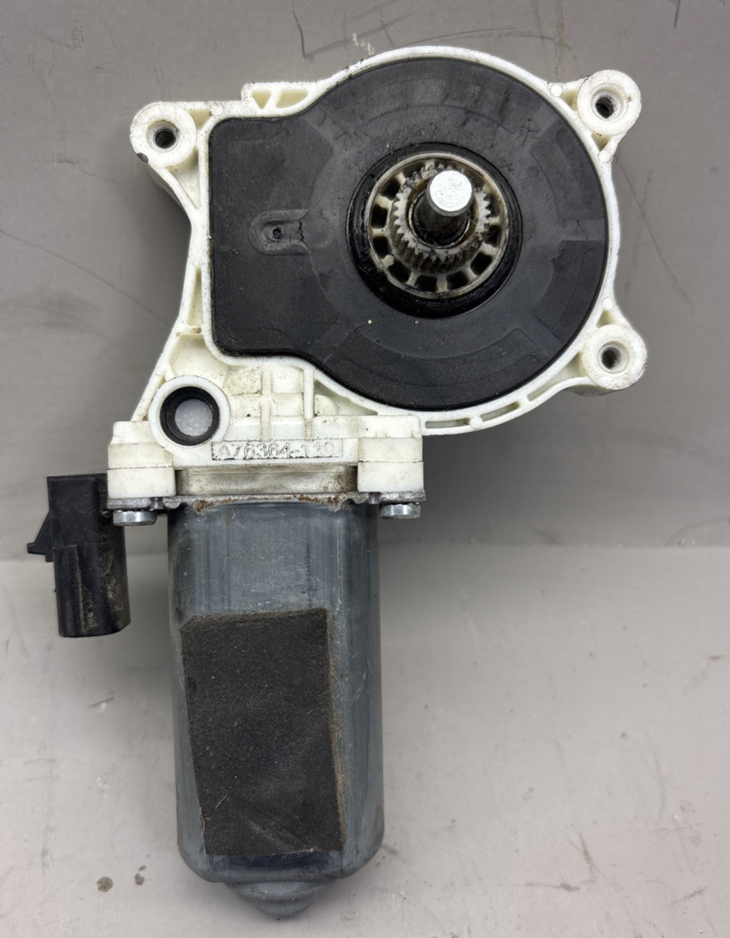 Freightliner Cascadia Front Driver Door Window Glass Regulator Motor A76364-110