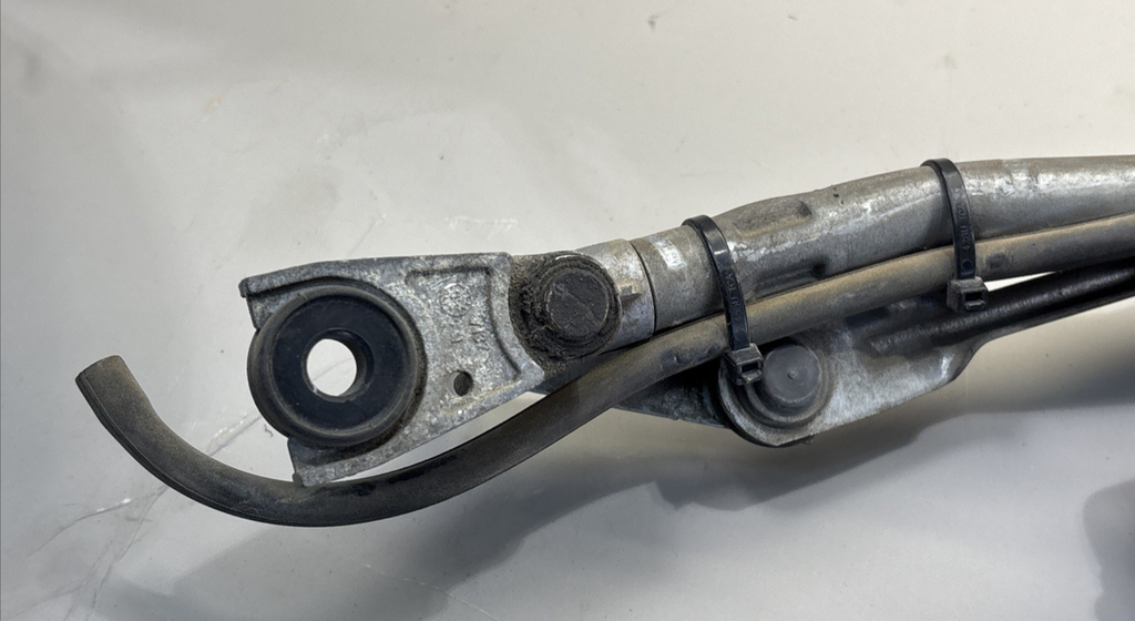 OEM FREIGHTLINER LINKAGE & MOTOR ASSEMBLY WINDSHIELD WIPER A22-72752-002 W302256