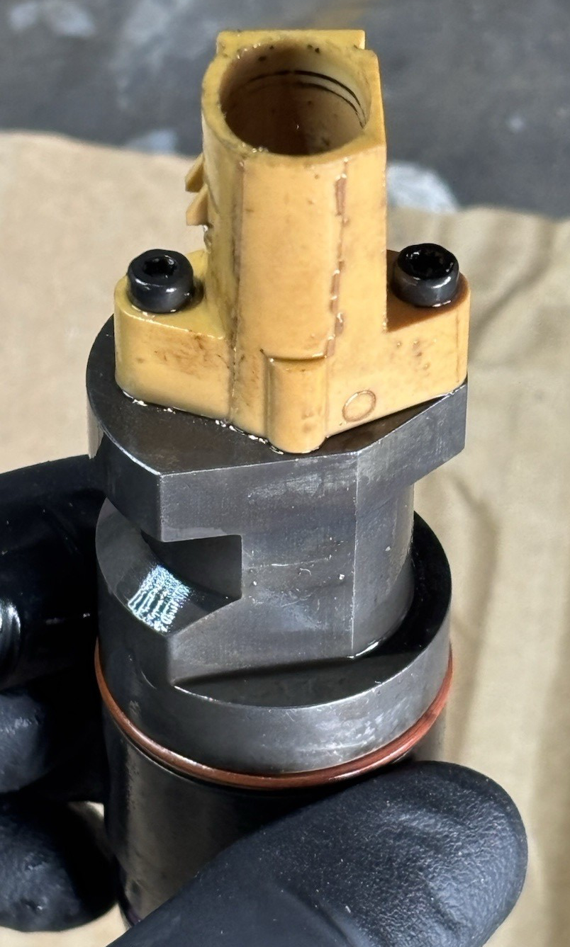 CORE - USED - 6 - Paccar MX13 MX10 Diesel Engine Fuel Injector 2047600PEX