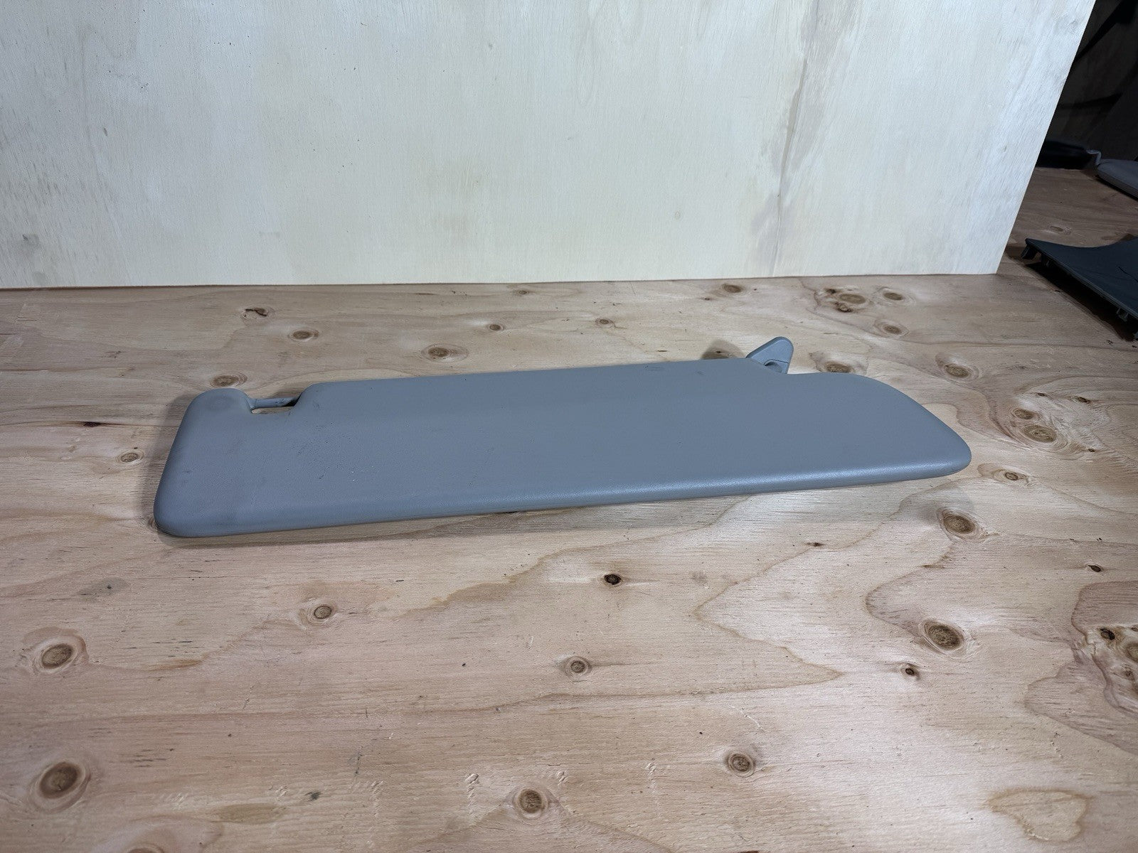 2013-2022 KENWORTH T680 UPPER RIGHT PASSENGER SIDE SUN VISOR SHADE OEM