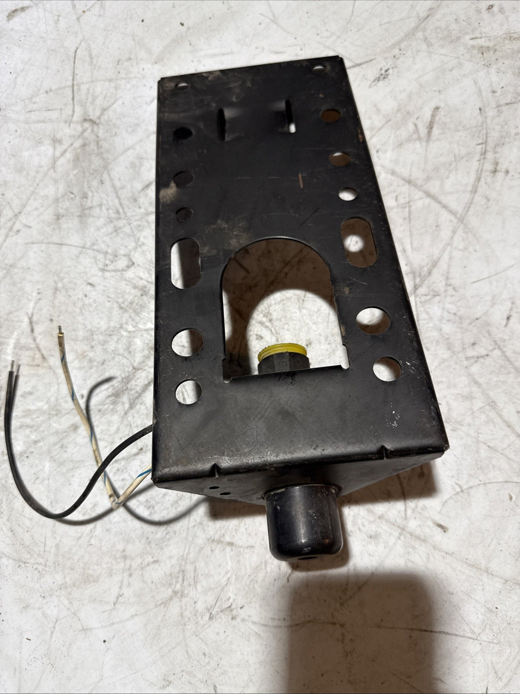 KBI Dieselmatic 12V Engine Priming Starting Fuel Fluid Bracket 412600