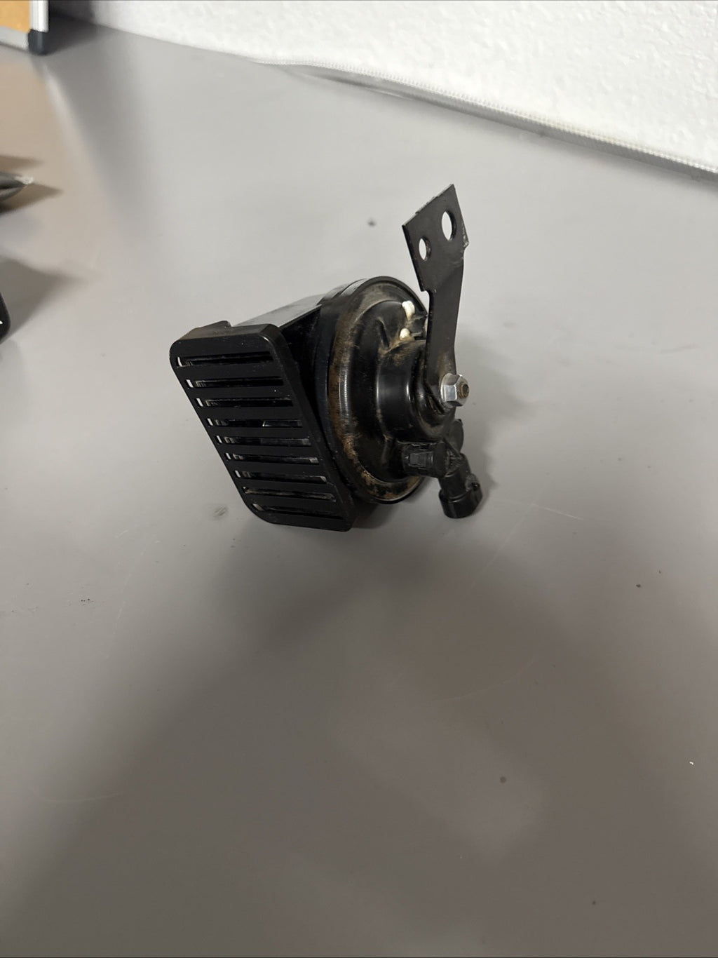 Freightliner Low Tone Horn 66-01788-002 From 2 Cascadia