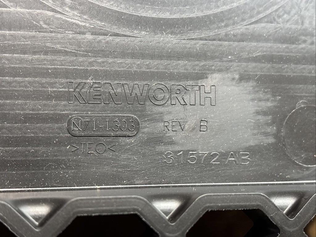 Kenworth N71-1303-200 Bumper Fascia CHROME, T680