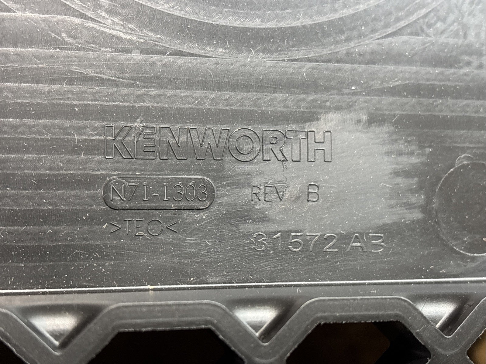 Kenworth N71-1303-200 Bumper Fascia CHROME, T680