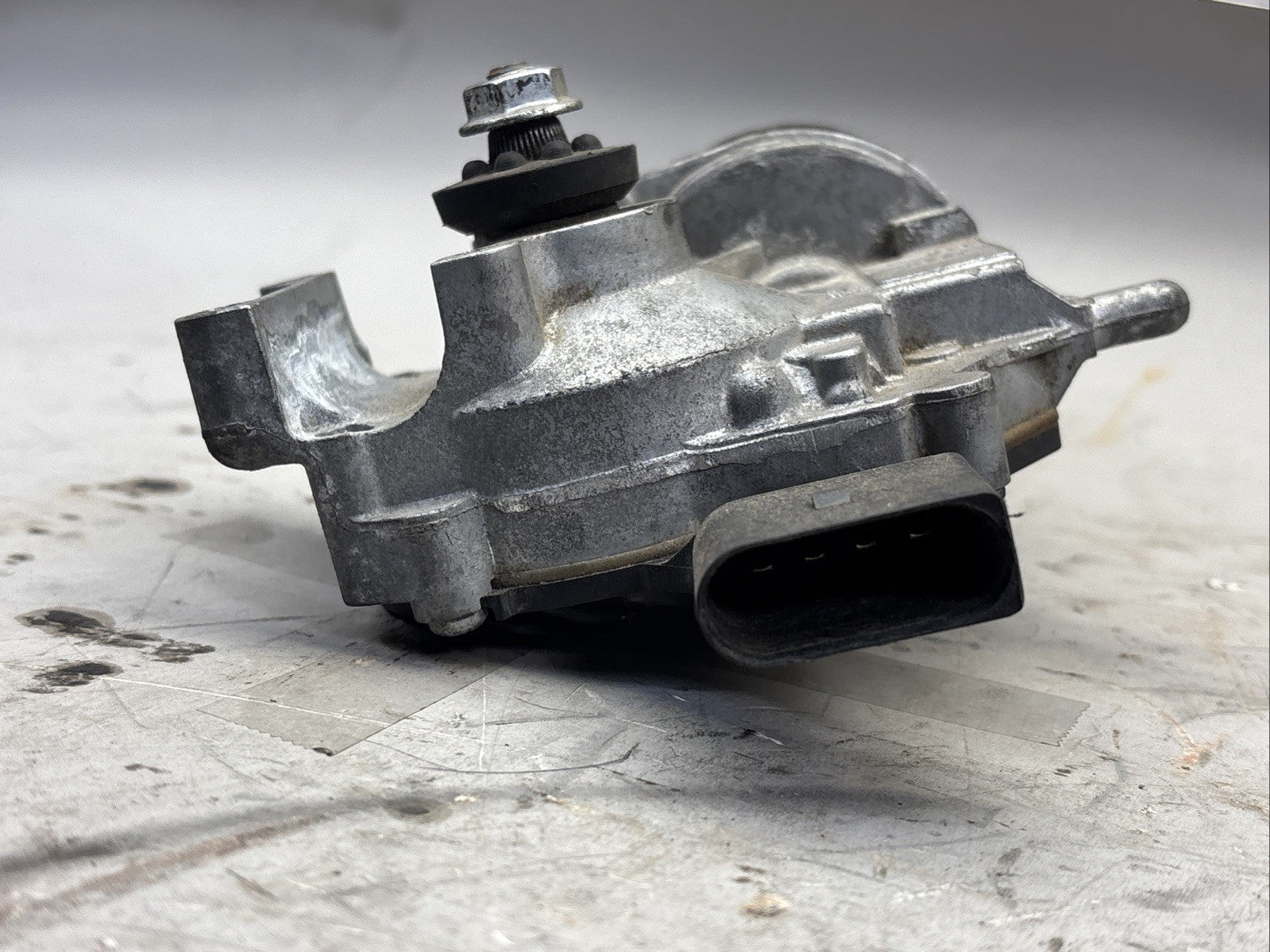 FREIGHTLINER CASCADIA 126 WINDSHIELD WIPER MOTOR W000026067 / W302256