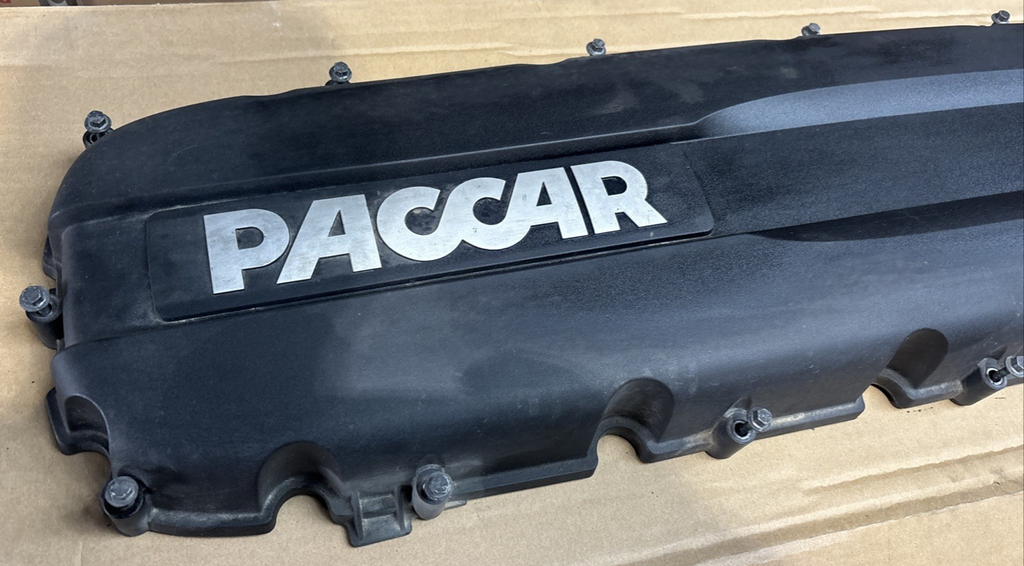 2272049 Genuine Paccar Engine Valve Cover