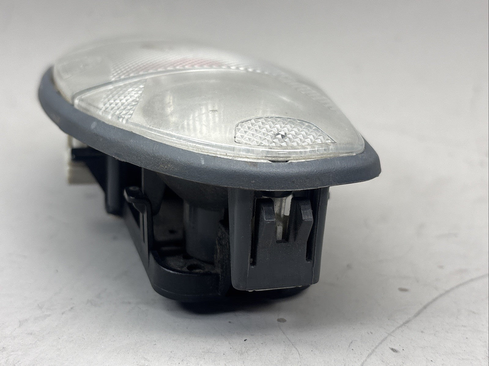 FREIGHTLINER 1-INJ-538-201 R PASSENGER OVERHEAD DOME READING LIGHT LAMP