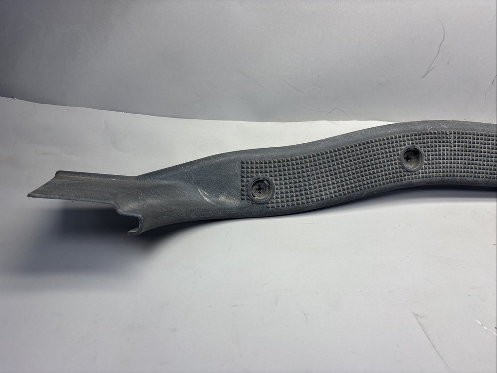 2003-2018 VOLVO VNL RIGHT PASSENGER SIDE DOOR SILL MOLDING TRIM 3176487 OEM