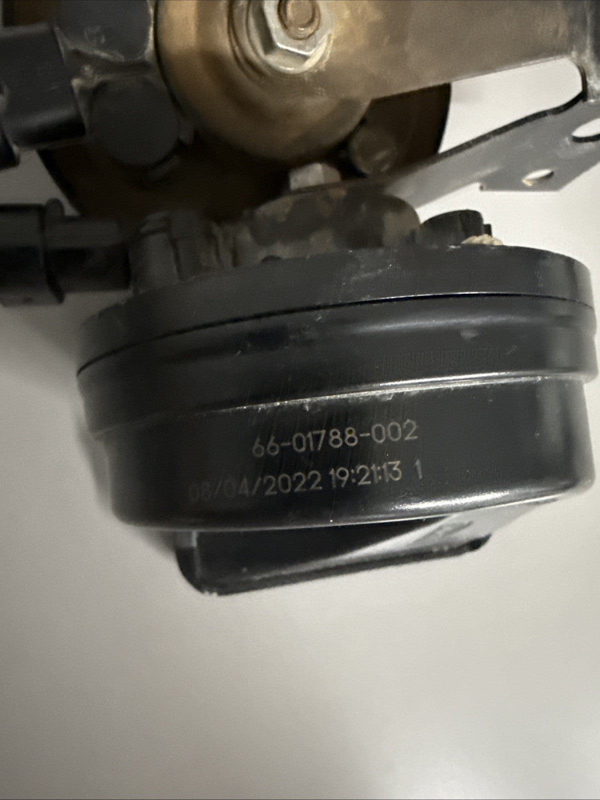 Freightliner Low Tone Horn 66-01788-002 From 2 Cascadia