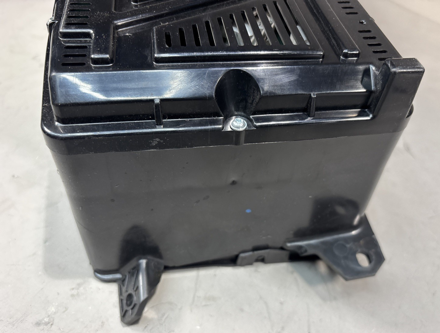 2018-2027 Volvo VNL Speedometer Instrument Cluster - Used | P/N 23053047 - P03