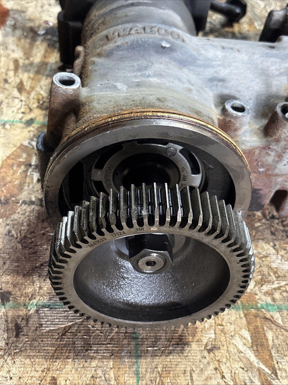 2019 Paccar MX13 WABCO Air Compressor 912 218 010 OEM