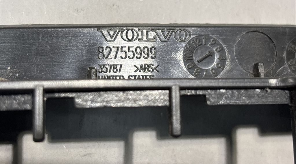 2018-2024 VOLVO VNL 860 FRONT DASH SWITCH BEZEL COVER TRIM 82755999 OEM
