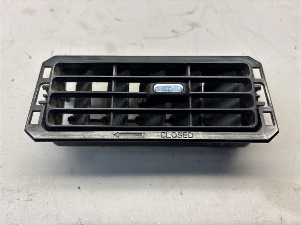 PACCAR   DASH LOUVERT VENT    S45-6032 / 07785AA