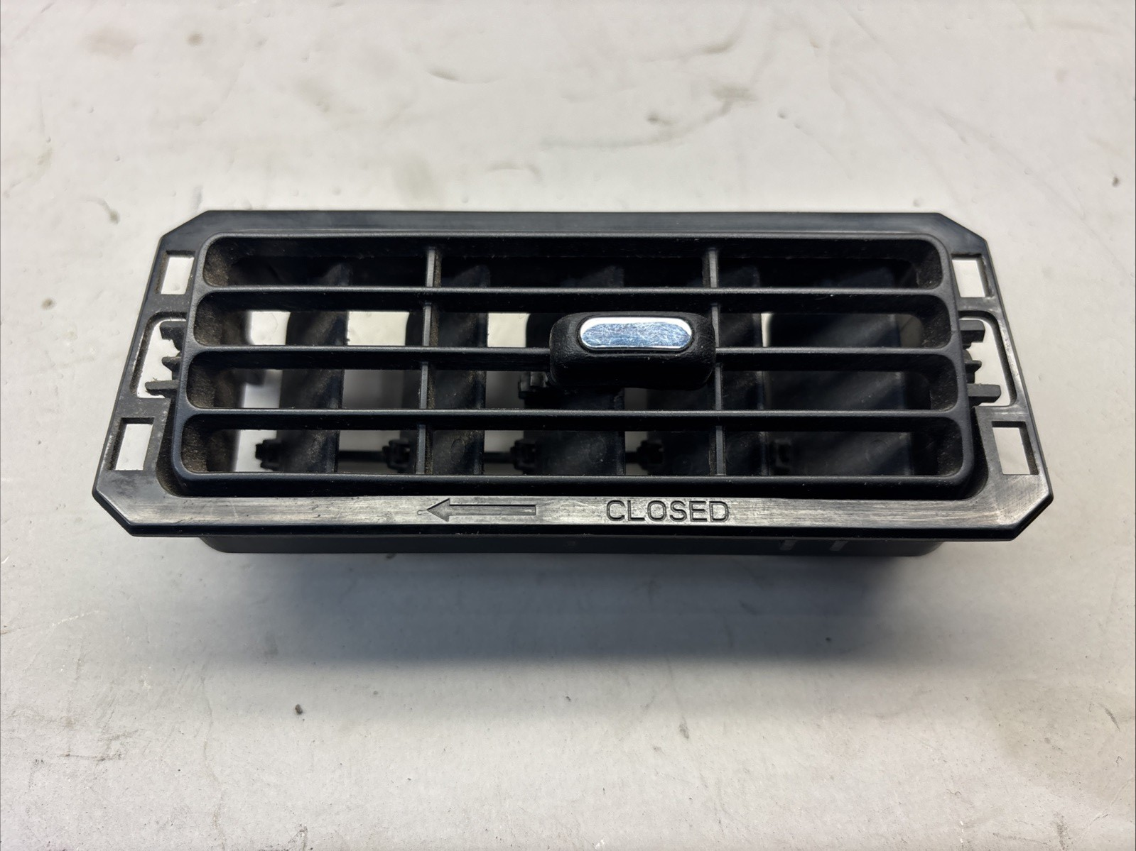 PACCAR   DASH LOUVERT VENT    S45-6032 / 07785AA