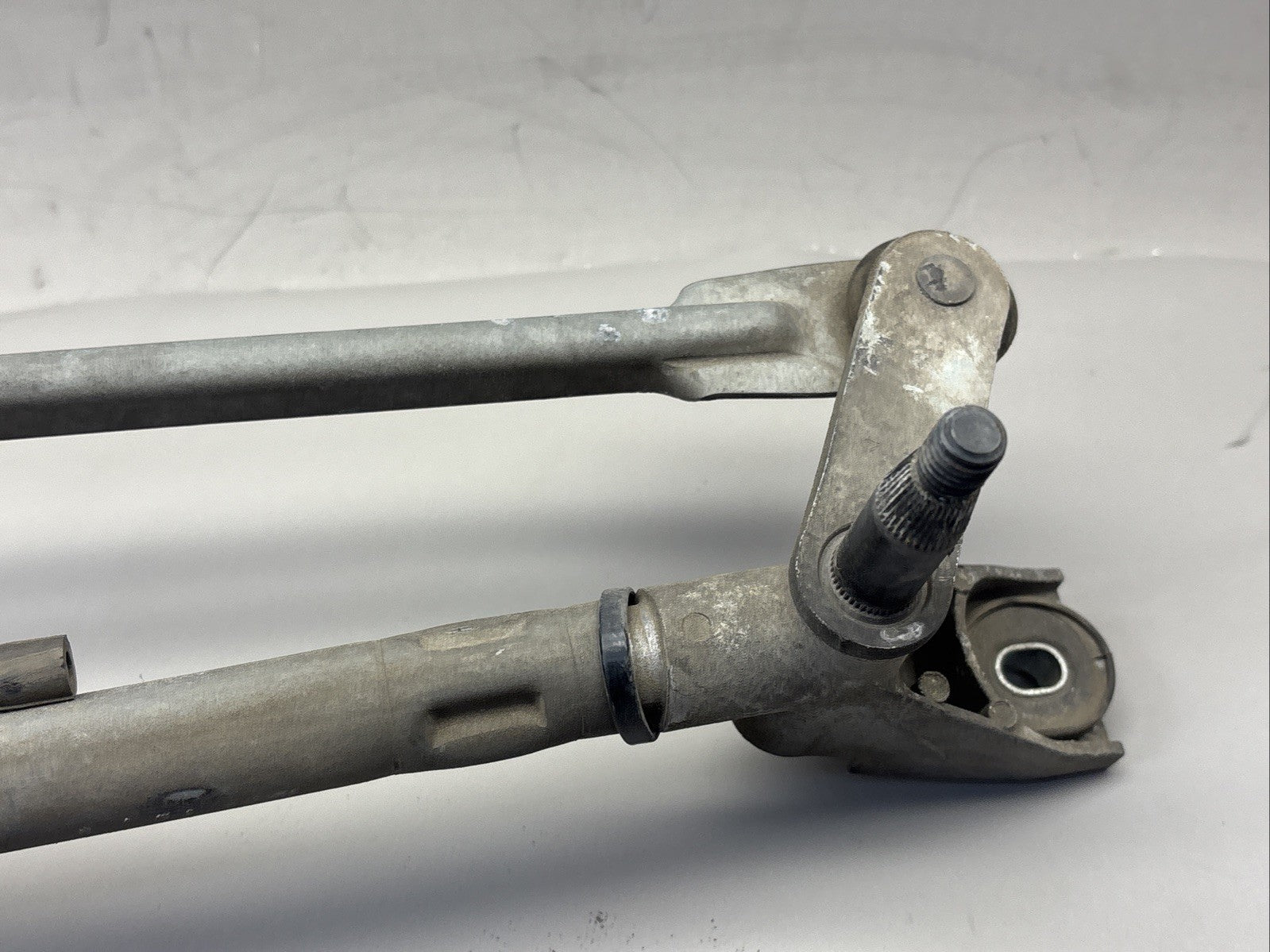OEM FREIGHTLINER LINKAGE & MOTOR ASSEMBLY WINDSHIELD WIPER A22-72752-002 W302256